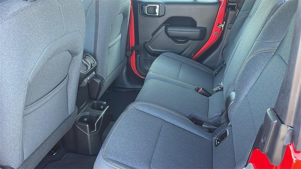 new 2025 Jeep Gladiator car, priced at $31,925