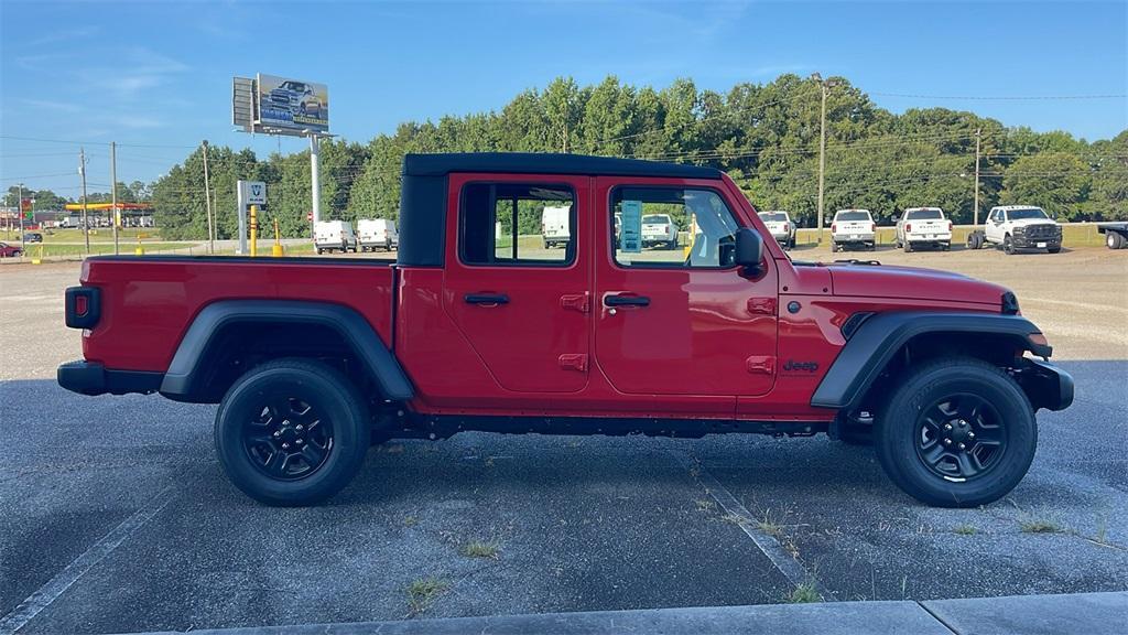 new 2025 Jeep Gladiator car, priced at $31,925