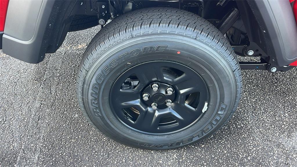 new 2025 Jeep Gladiator car, priced at $31,925