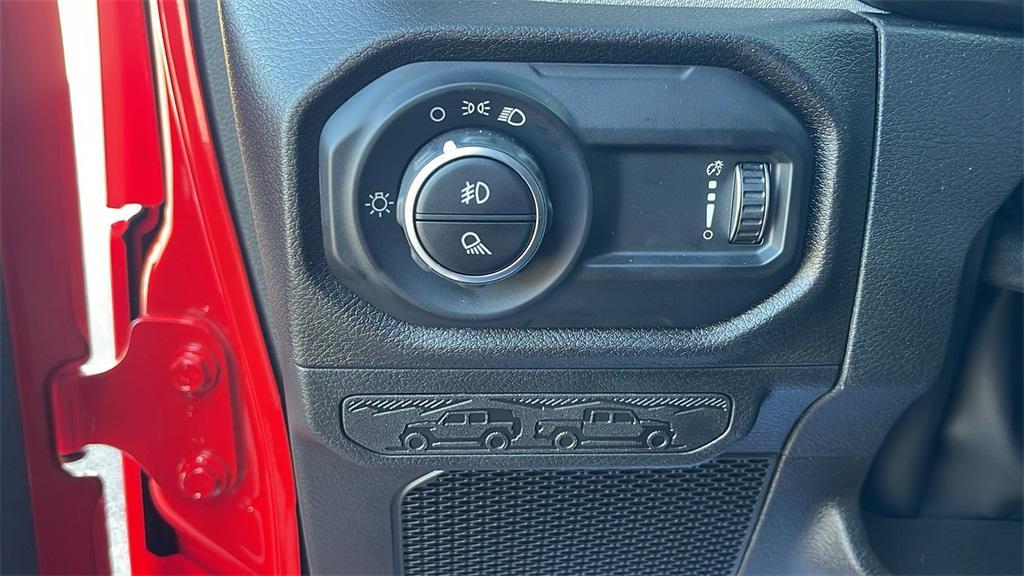 new 2025 Jeep Gladiator car, priced at $31,925