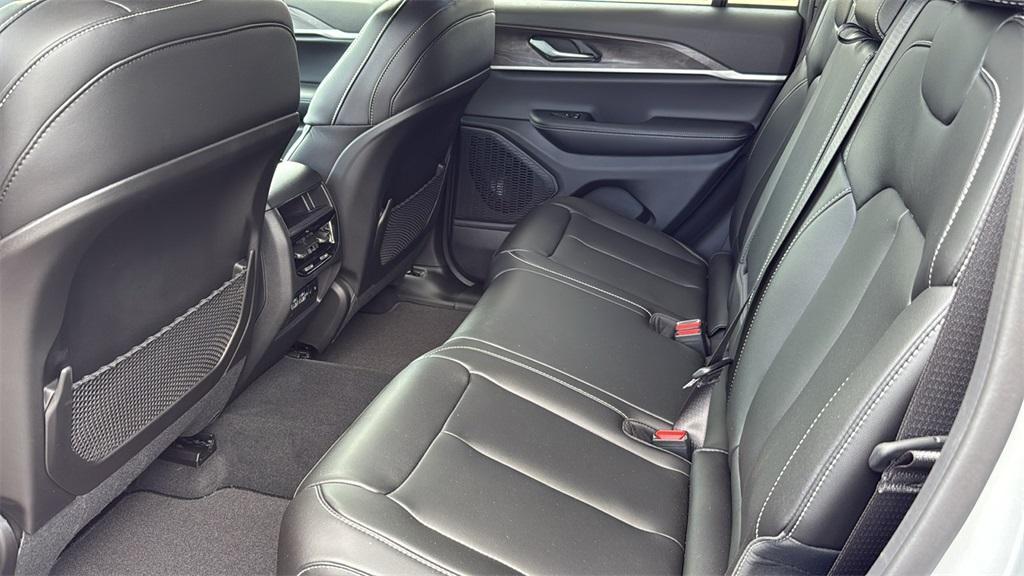 new 2025 Jeep Grand Cherokee car, priced at $37,272