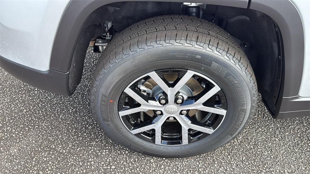 new 2025 Jeep Grand Cherokee car, priced at $37,272