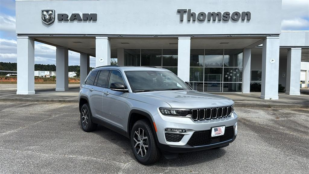 new 2025 Jeep Grand Cherokee car, priced at $37,272