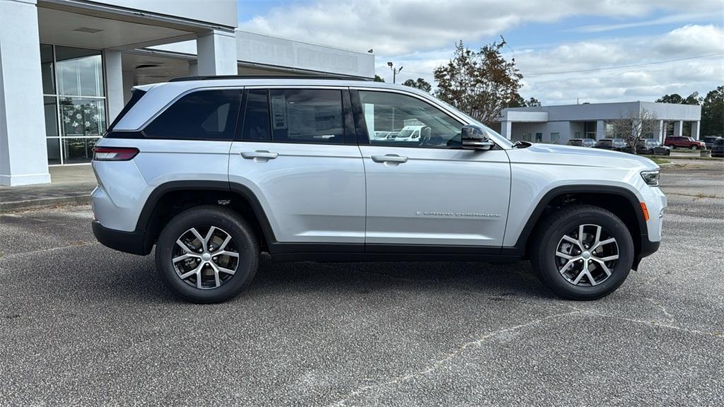 new 2025 Jeep Grand Cherokee car, priced at $37,272