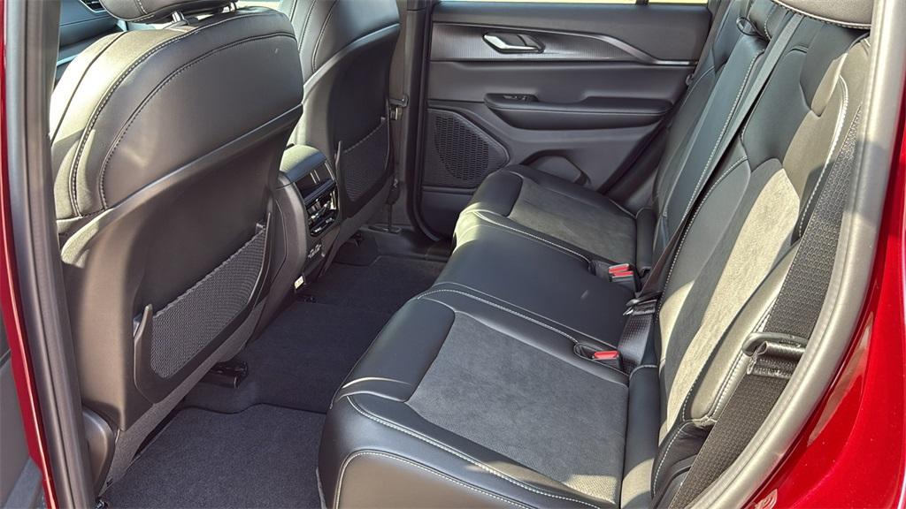 new 2025 Jeep Grand Cherokee car, priced at $37,425