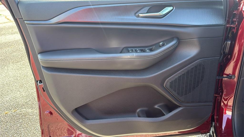 new 2025 Jeep Grand Cherokee car, priced at $37,425