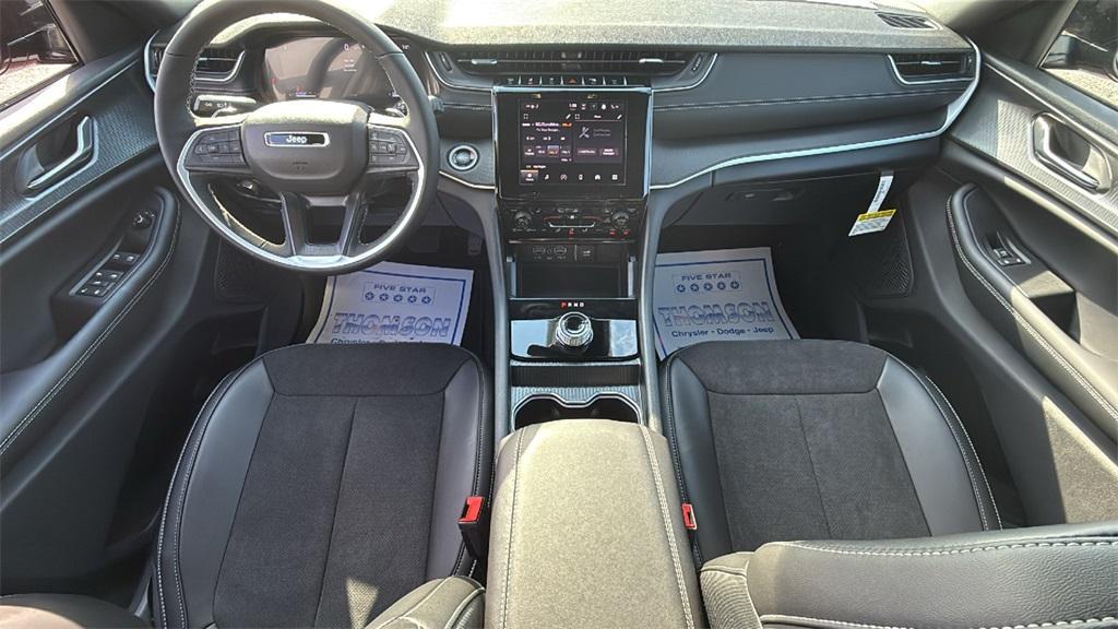 new 2025 Jeep Grand Cherokee car, priced at $37,425