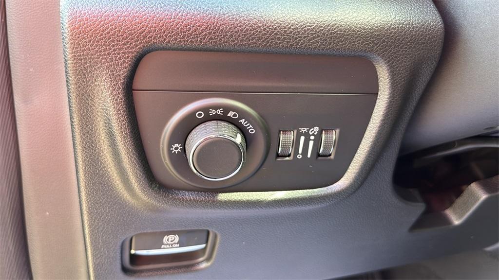 new 2025 Jeep Grand Cherokee car, priced at $37,425