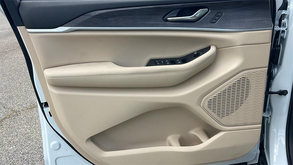 new 2025 Jeep Grand Cherokee L car, priced at $41,750
