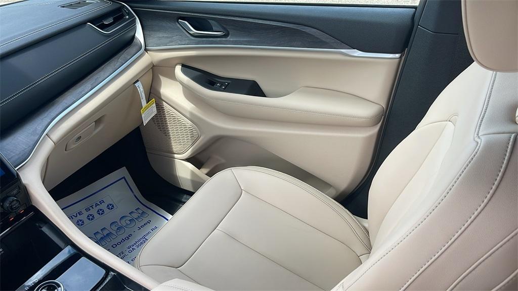 new 2025 Jeep Grand Cherokee L car, priced at $41,750