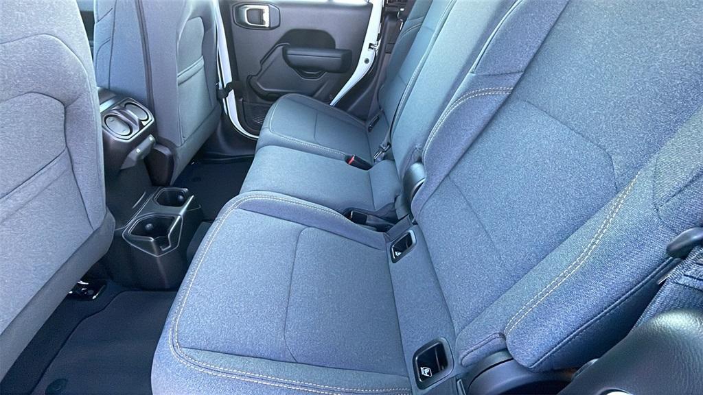 new 2025 Jeep Gladiator car, priced at $33,375