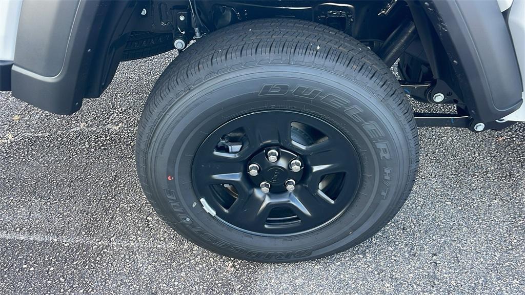 new 2025 Jeep Gladiator car, priced at $33,375