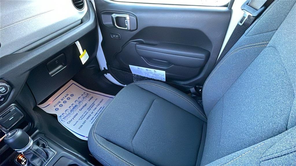 new 2025 Jeep Gladiator car, priced at $33,375