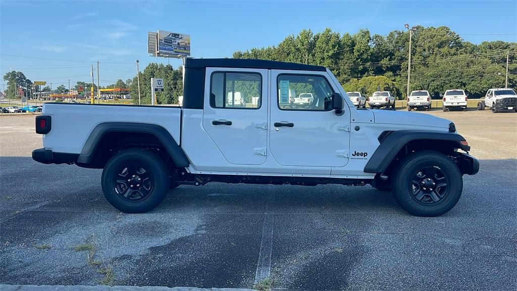 new 2025 Jeep Gladiator car, priced at $33,375
