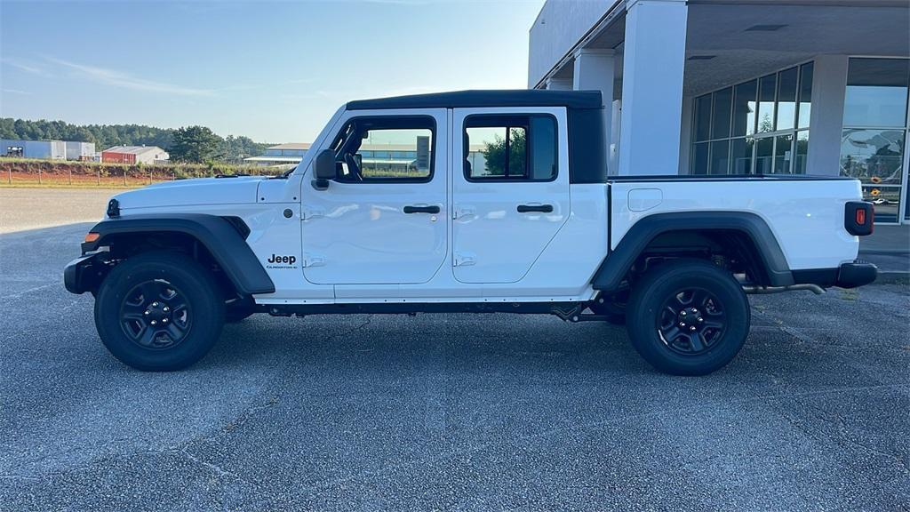 new 2025 Jeep Gladiator car, priced at $33,375