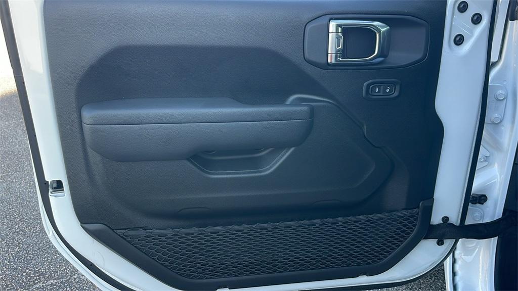 new 2025 Jeep Gladiator car, priced at $33,375