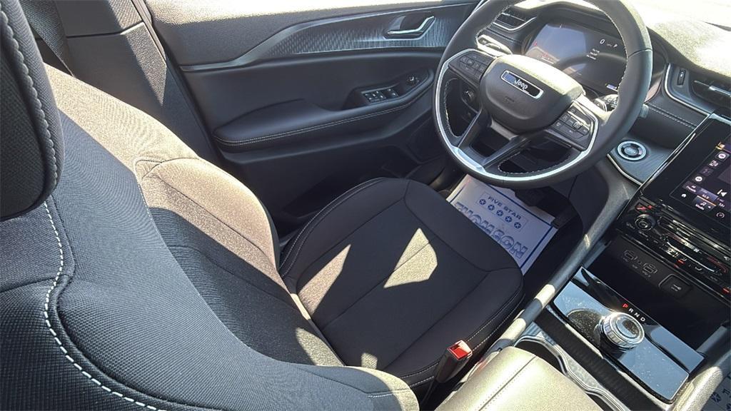 new 2025 Jeep Grand Cherokee car, priced at $33,252