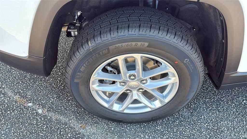 new 2025 Jeep Grand Cherokee car, priced at $33,252