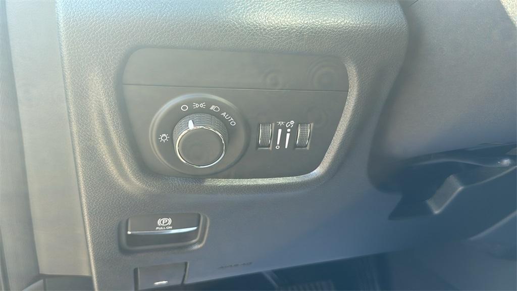 new 2025 Jeep Grand Cherokee car, priced at $33,252