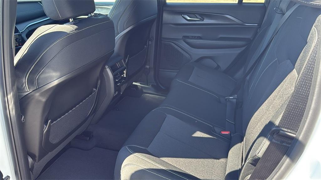 new 2025 Jeep Grand Cherokee car, priced at $33,252