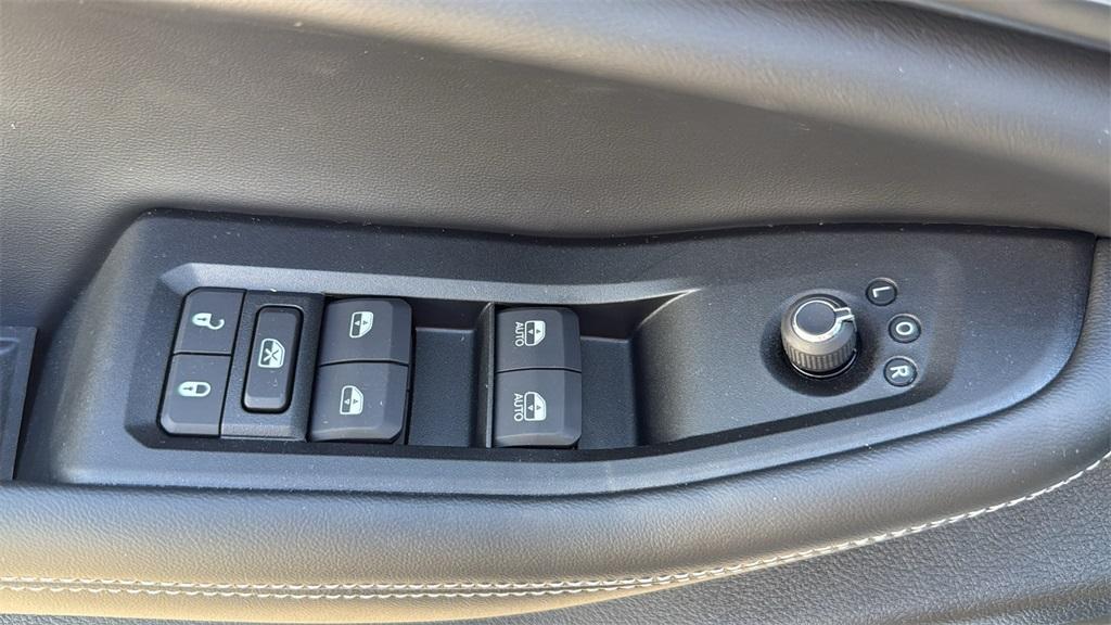 new 2025 Jeep Grand Cherokee car, priced at $33,252