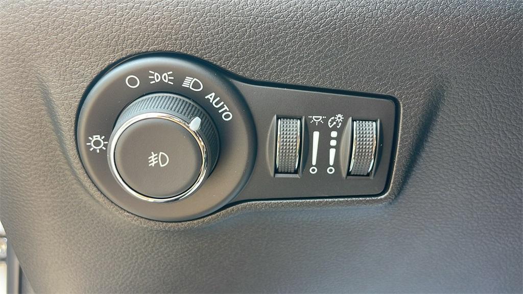 new 2025 Jeep Compass car, priced at $27,450