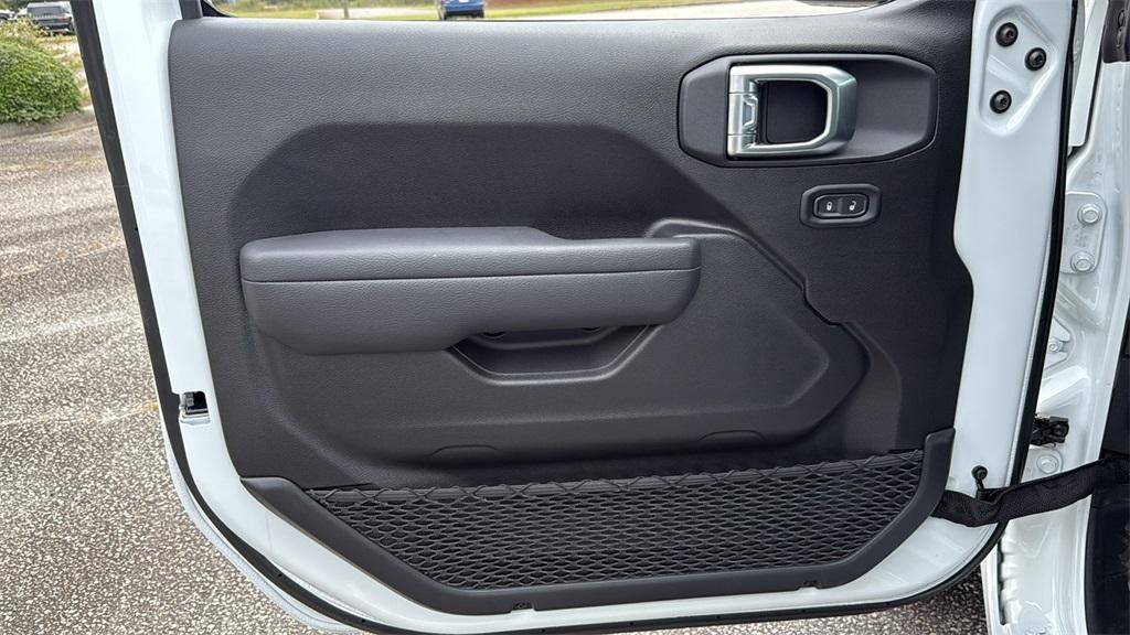 new 2026 Jeep Wrangler car, priced at $38,370