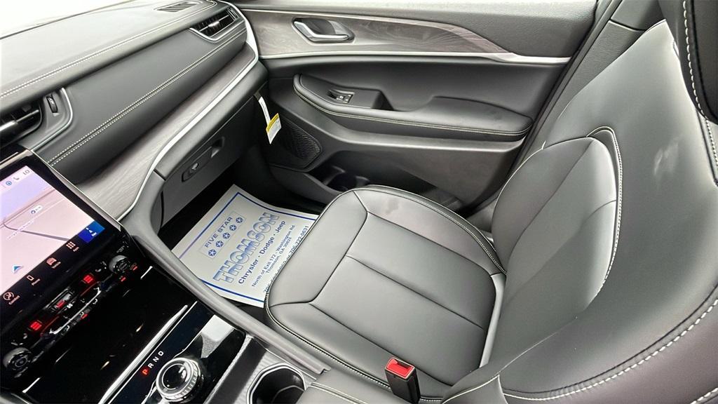 new 2025 Jeep Grand Cherokee L car, priced at $44,250