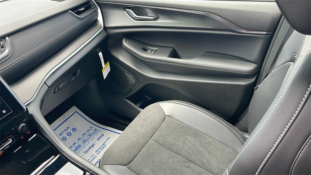 new 2025 Jeep Grand Cherokee L car, priced at $40,972