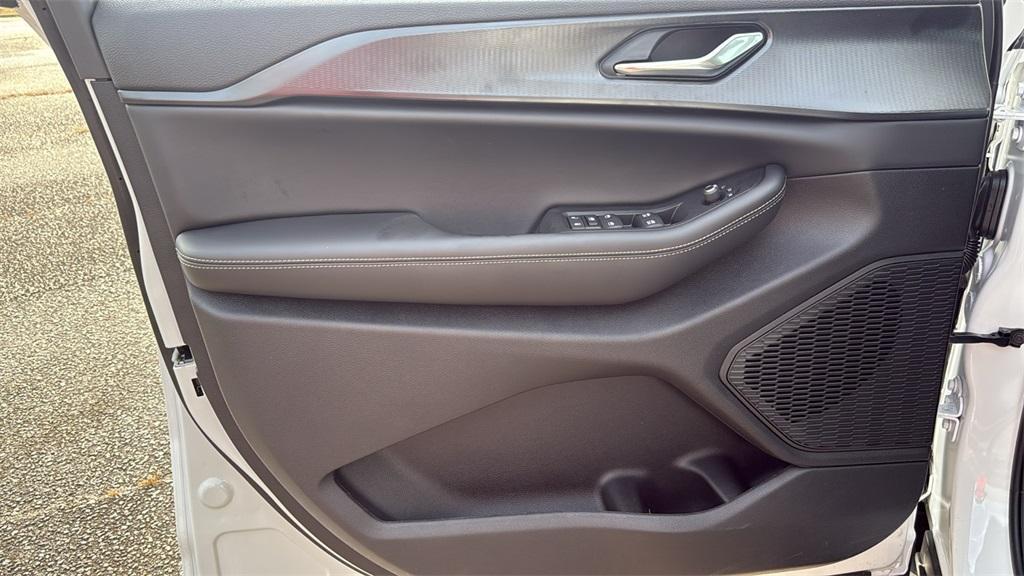 new 2025 Jeep Grand Cherokee car, priced at $32,672