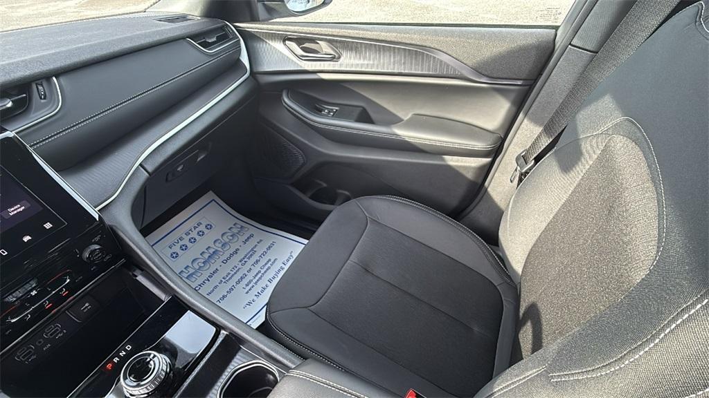 new 2025 Jeep Grand Cherokee car, priced at $32,672