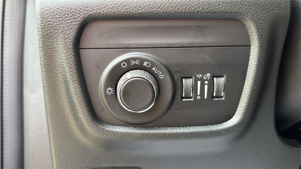 new 2025 Jeep Grand Cherokee car, priced at $32,672