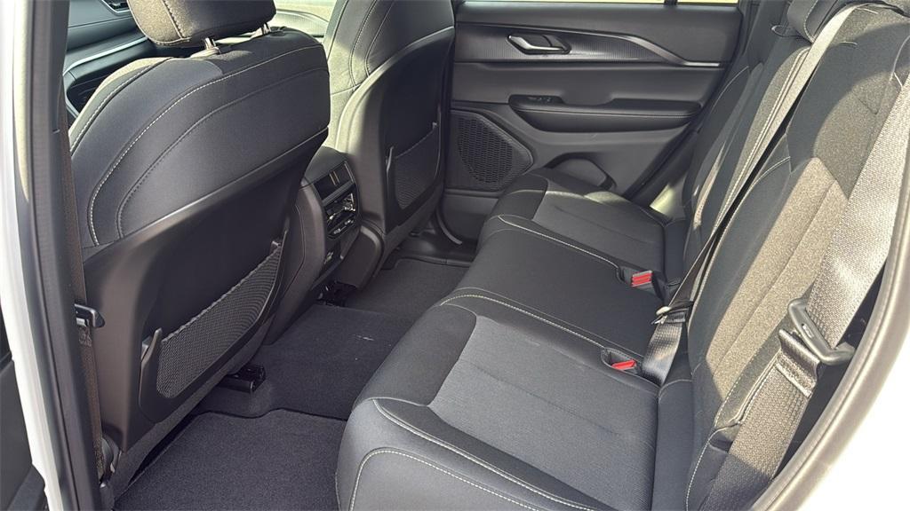 new 2025 Jeep Grand Cherokee car, priced at $32,672