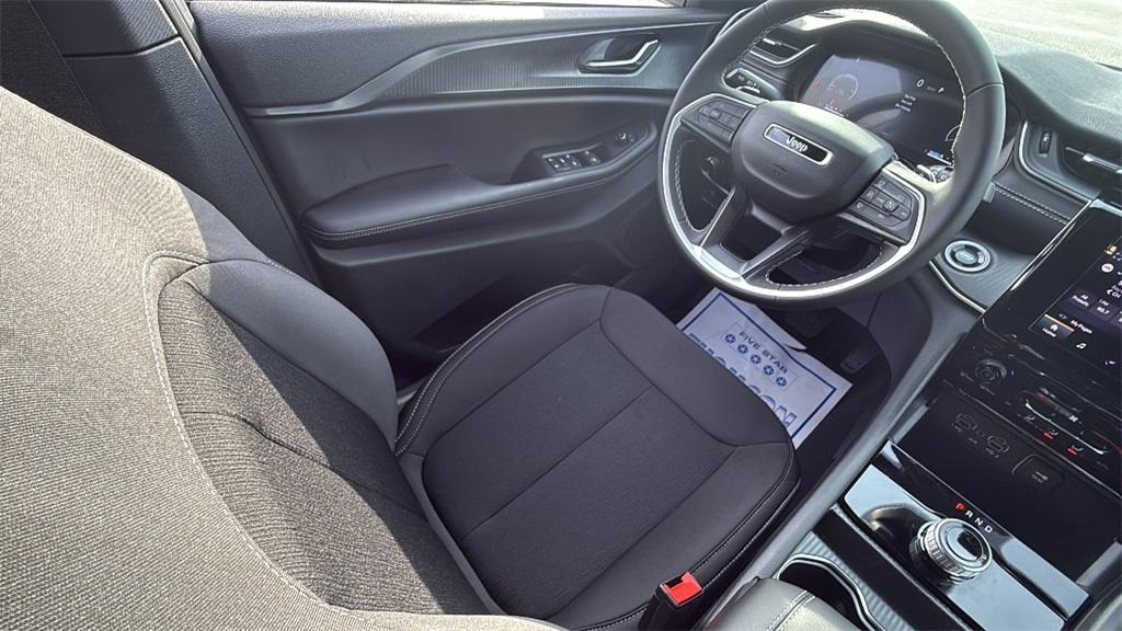 new 2025 Jeep Grand Cherokee car, priced at $32,672