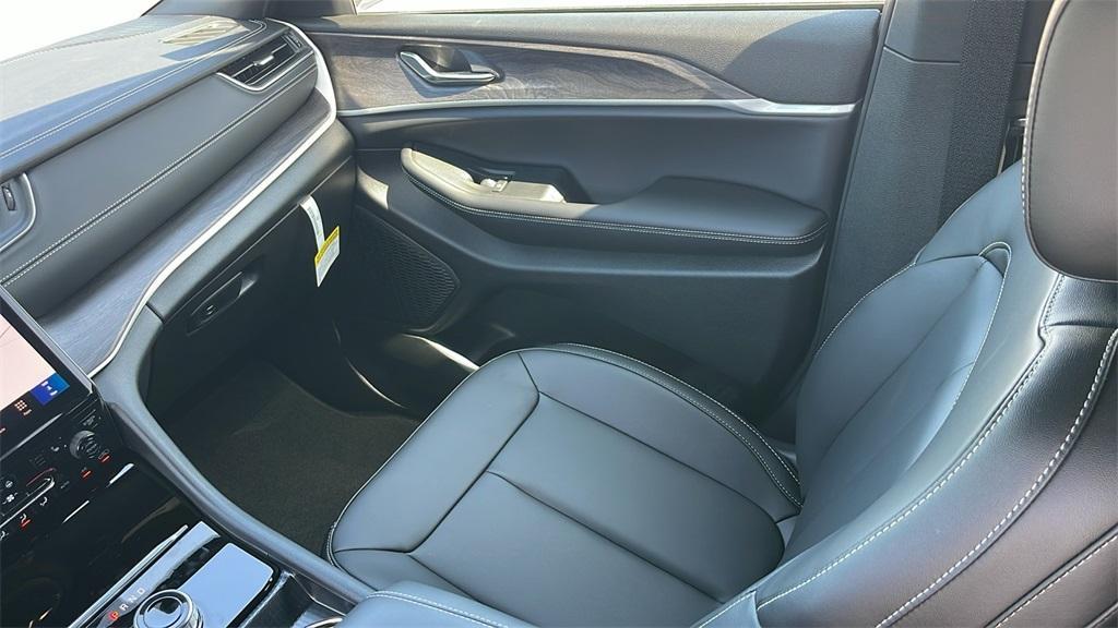 new 2025 Jeep Grand Cherokee L car, priced at $44,270