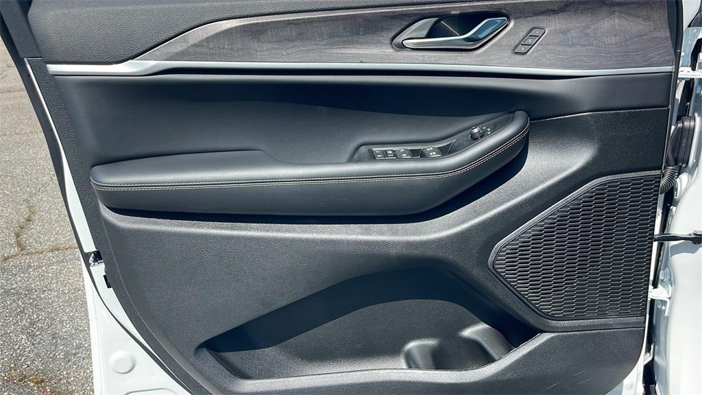 new 2025 Jeep Grand Cherokee L car, priced at $44,270