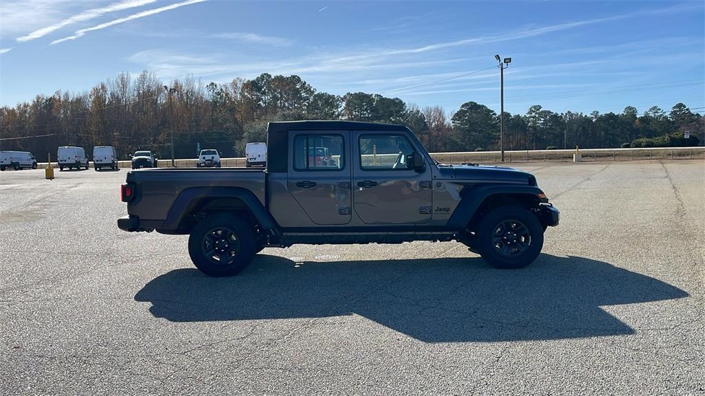 new 2025 Jeep Gladiator car, priced at $37,770