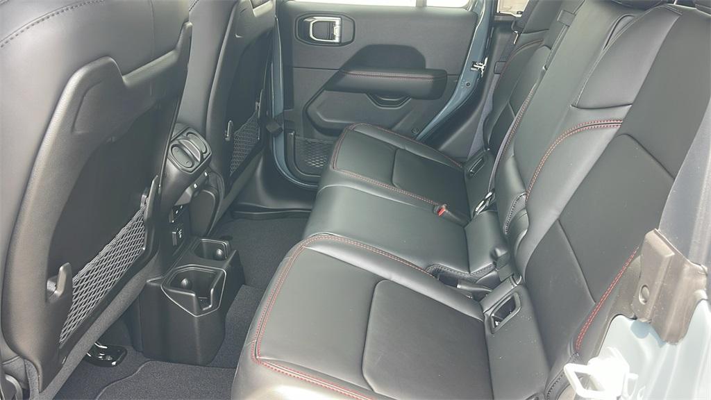 new 2025 Jeep Gladiator car, priced at $53,370