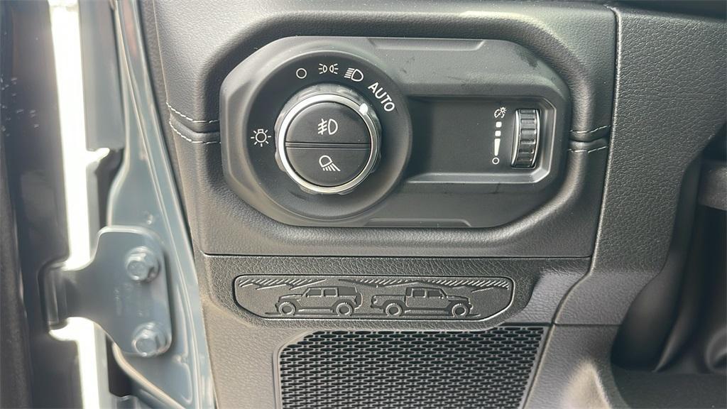 new 2025 Jeep Gladiator car, priced at $53,370