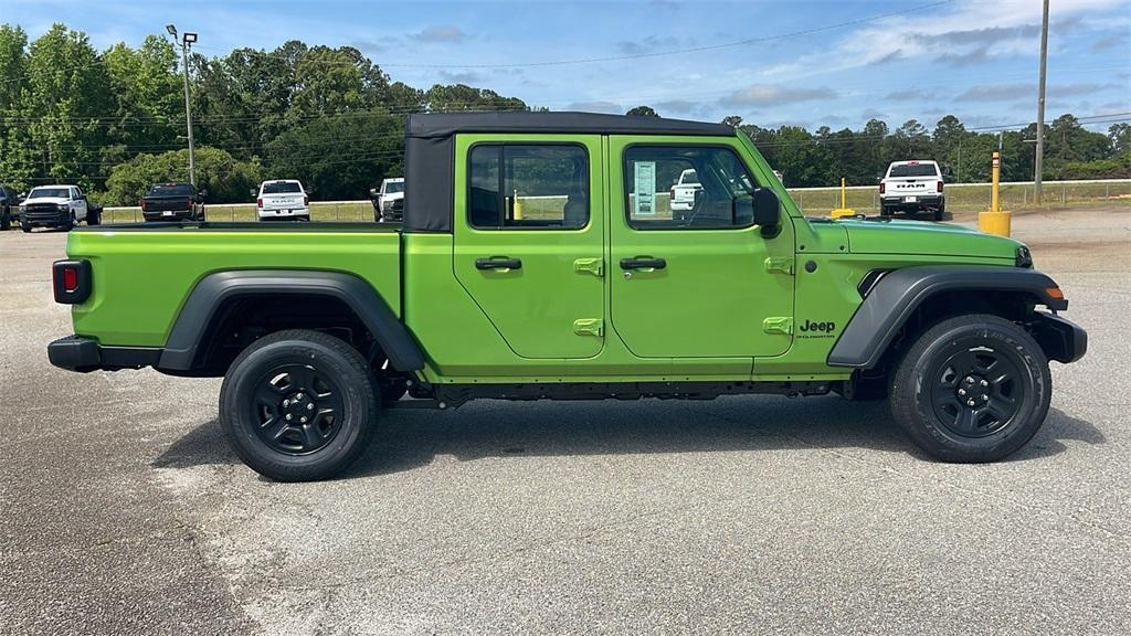 new 2025 Jeep Gladiator car, priced at $37,900
