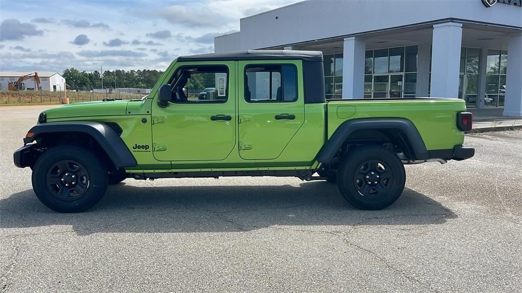 new 2025 Jeep Gladiator car, priced at $37,900