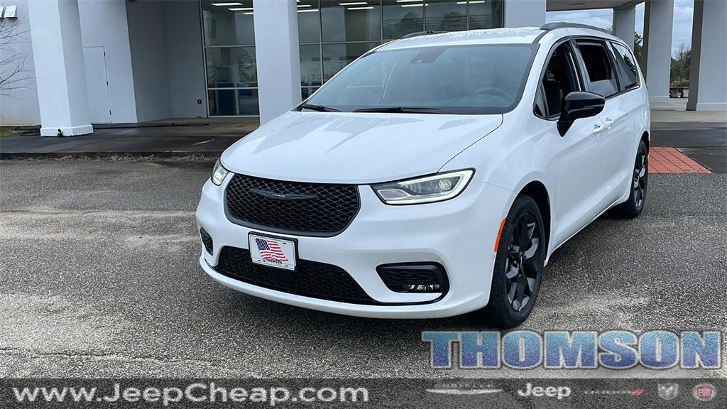 new 2024 Chrysler Pacifica car, priced at $43,990