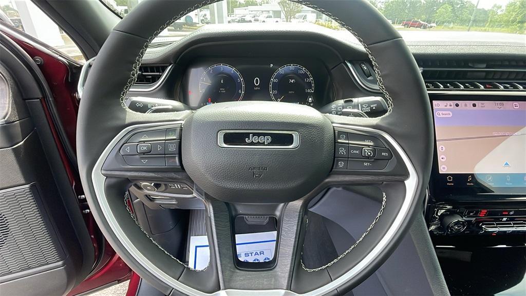 new 2025 Jeep Grand Cherokee car, priced at $39,972