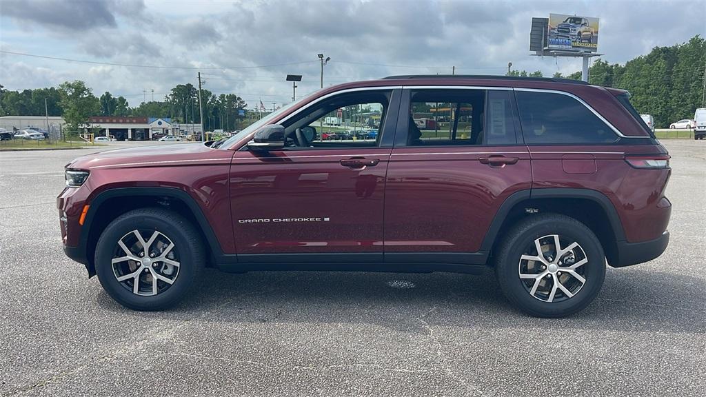 new 2025 Jeep Grand Cherokee car, priced at $39,972