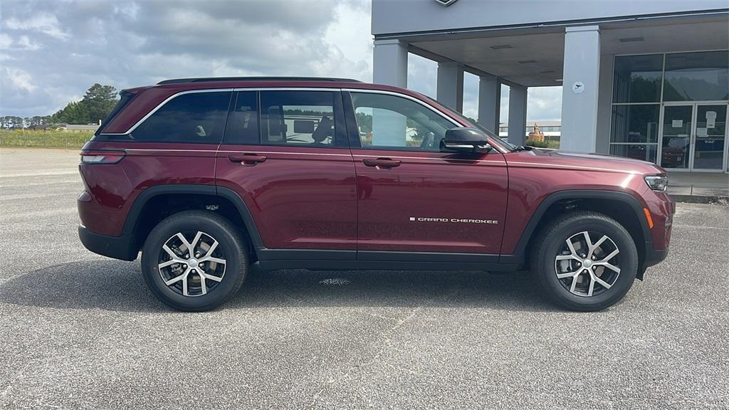 new 2025 Jeep Grand Cherokee car, priced at $43,972