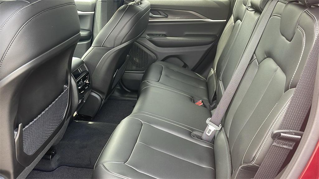 new 2025 Jeep Grand Cherokee car, priced at $39,972