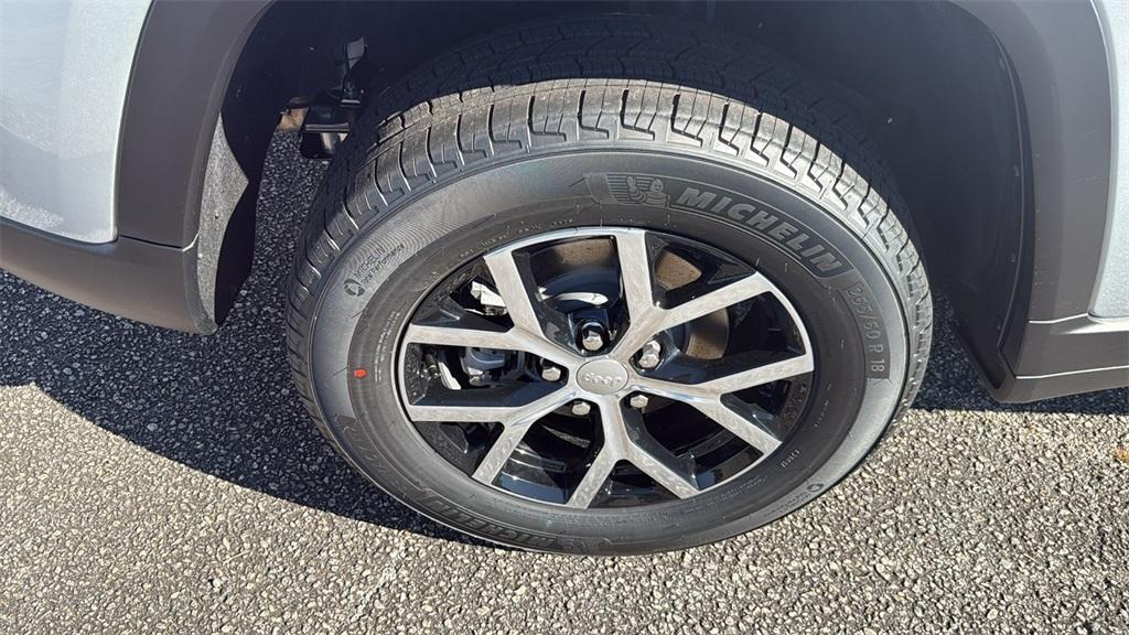 new 2025 Jeep Grand Cherokee car, priced at $37,573