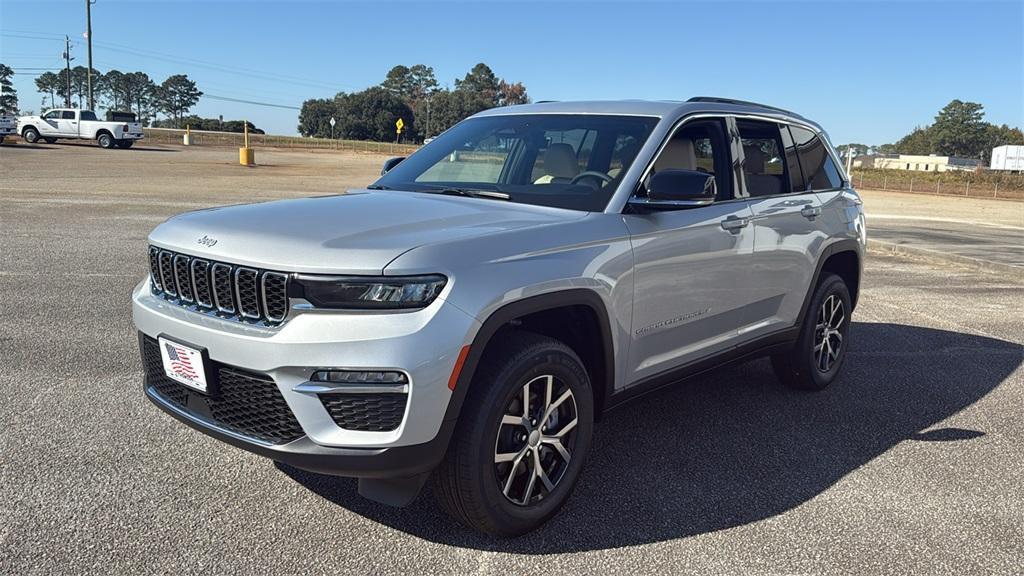 new 2025 Jeep Grand Cherokee car, priced at $37,573