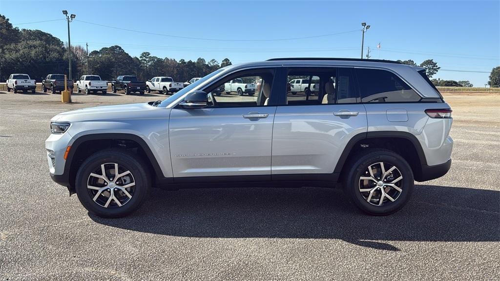 new 2025 Jeep Grand Cherokee car, priced at $37,573