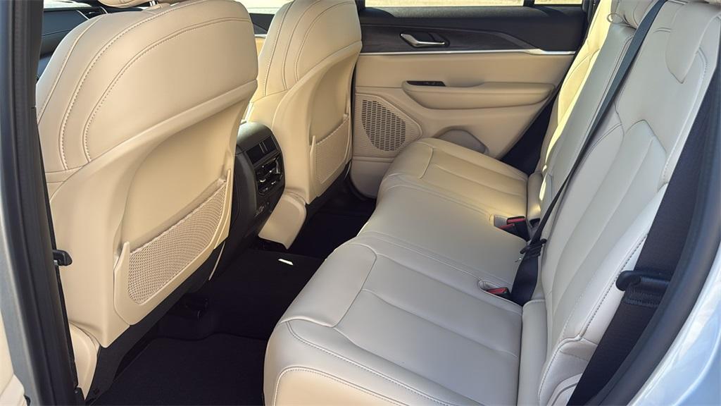 new 2025 Jeep Grand Cherokee car, priced at $37,573